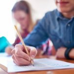 20180223 imagem-representativa-para-estudantes-jovens-estudando–sala-de-aula–pesquisa-1470669729351_1920x1281