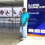 Esculturas interativas Ilhas Conexas ao fundo