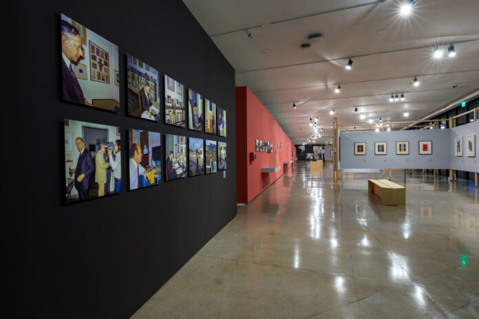 Vistas-da-exposicao-Murilo-Mendes-poeta-critico-o-infinito-intimo.-Foto-Estudio-em-Obra